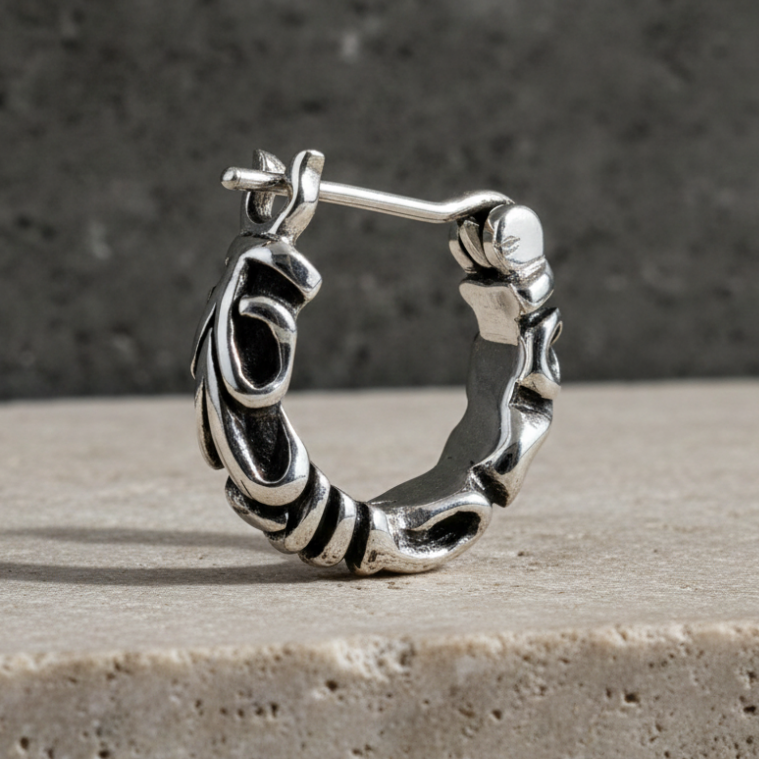 TRIBAL SKULL HOOP EARRING | クレイジーピッグ公式オンラインストア