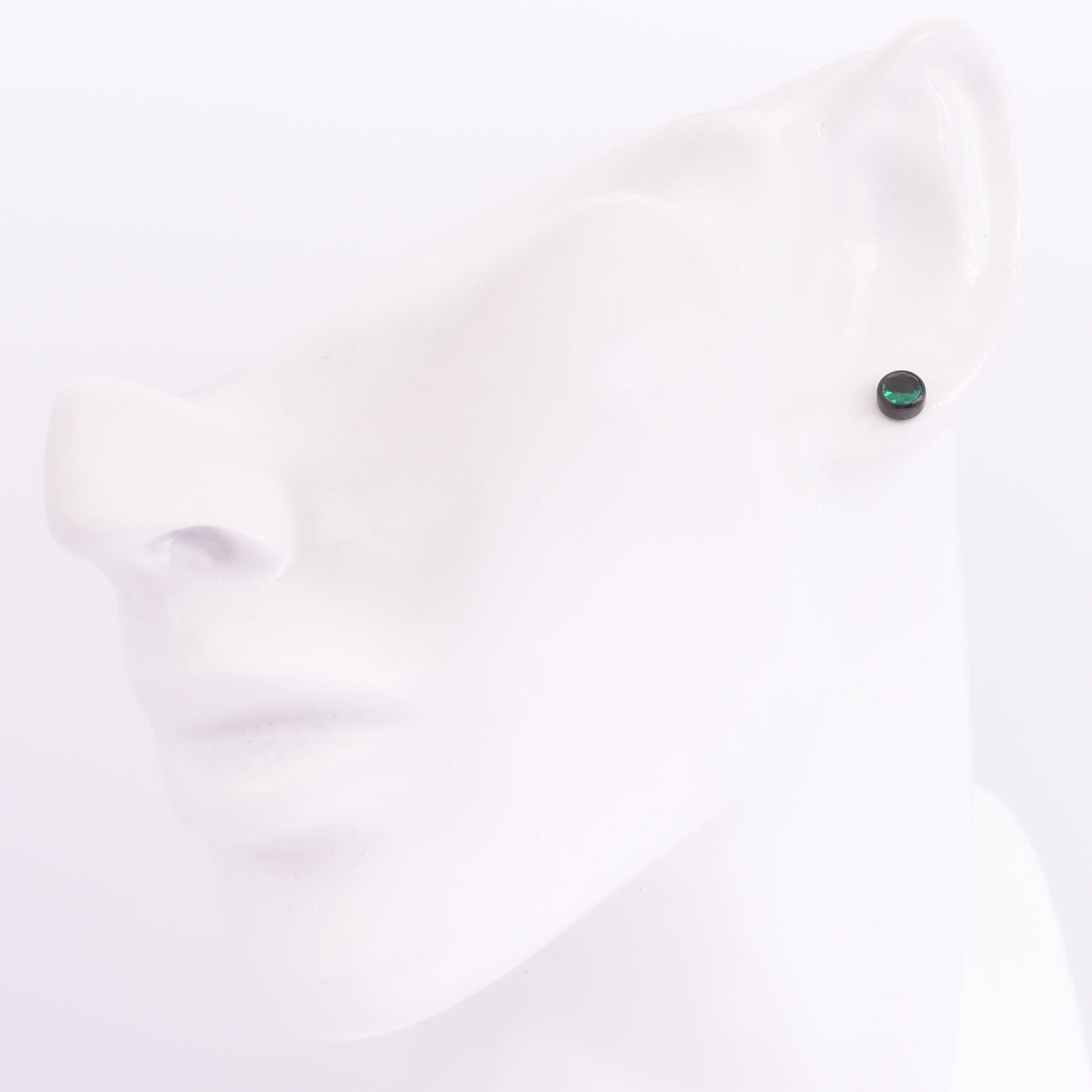 Truelements メンズ ピアス ブラック サージカル ステンレス シンプル スタッド グリーン ジルコニア 装着イメージ (5mm)