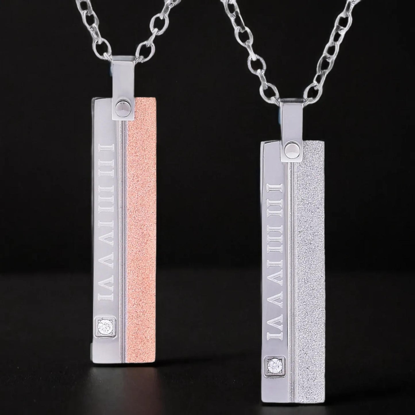 カップルお揃いペアネックレスサージカルステンレス金属アレルギー316Lローマ数字プレートペンダントトップジルコニア、フロントイメージ