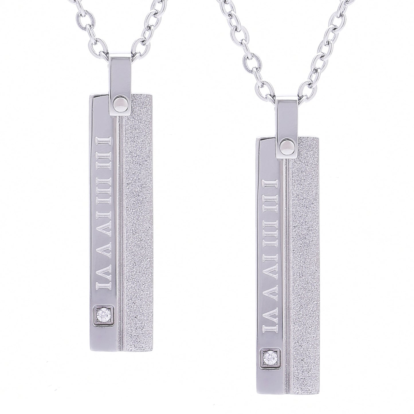 ペアネックレス カップル お揃い シルバー ネックレス 金属 アレルギー 316L サージカル ステンレス ローマ数字 プレート ペンダント トップ ジルコニア、フロントイメージ