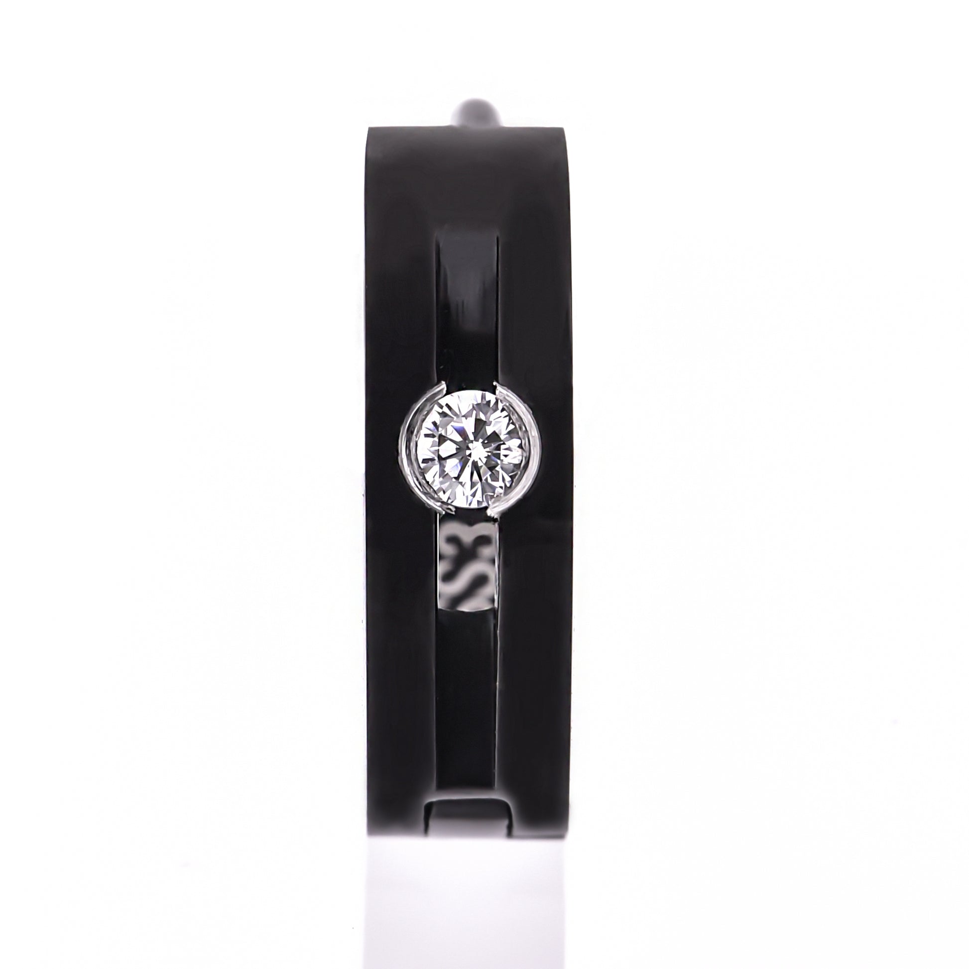 サージカルステンレスブラックフープ金属アレルギー316L リングピアスジルコニア片耳用、フロントイメージ