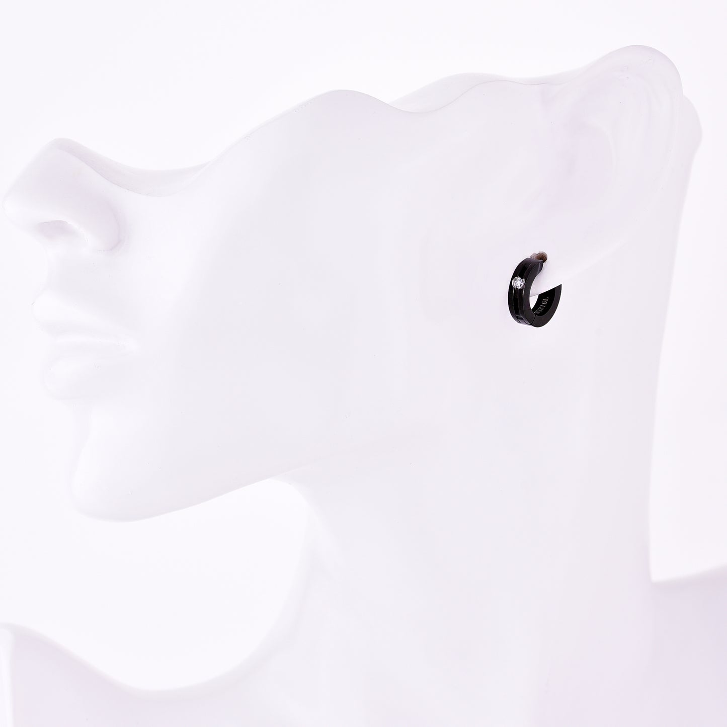 サージカルステンレスブラックフープ金属アレルギー316L リングピアスジルコニア片耳用、フィッティングイメージ