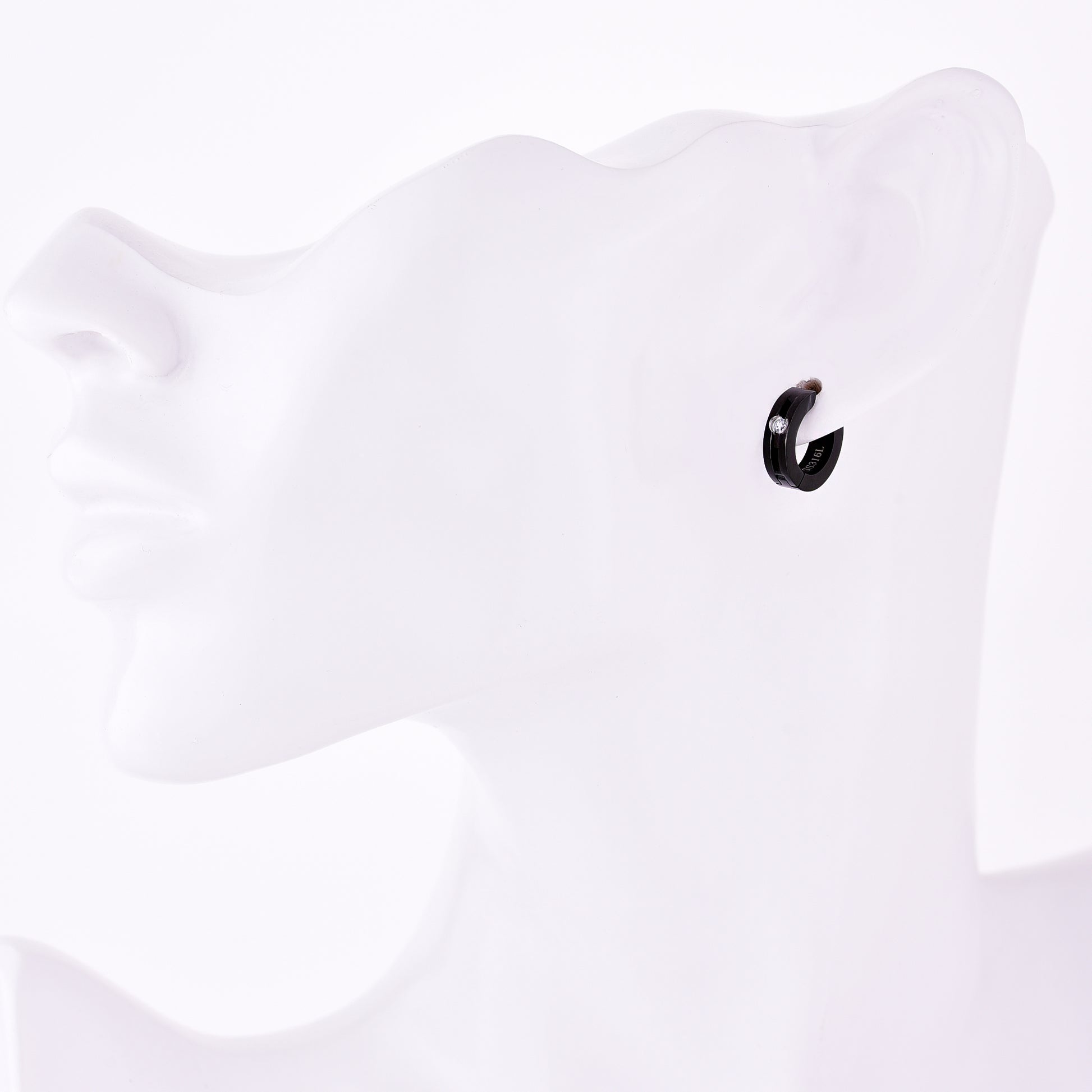 サージカルステンレスブラックフープ金属アレルギー316L リングピアスジルコニア片耳用、フィッティングイメージ