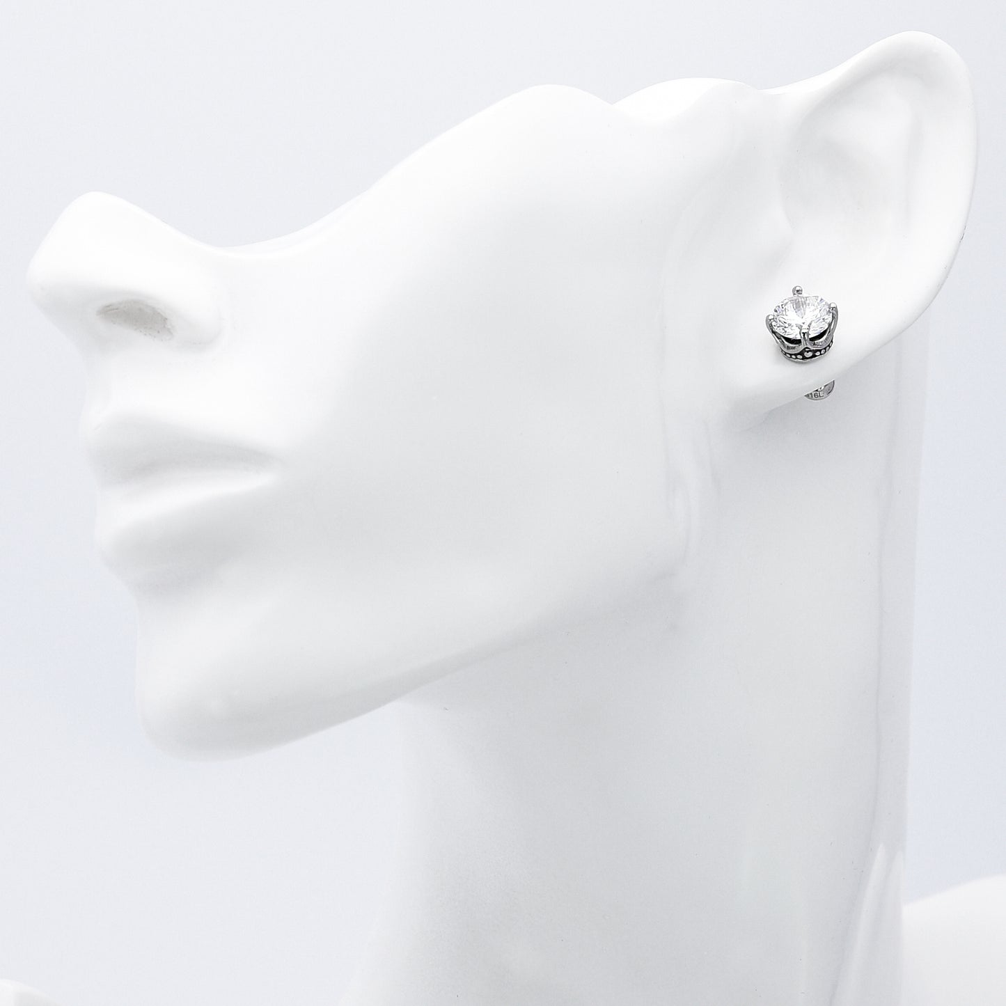 Truelements メンズ レディース 18g ピアス クラウン サージカルステンレス 316L 金属アレルギー対応 王冠 スタッド ネジ式 片耳用 クリア ジルコニア 8mm シルバー 1個売り TEEST-0015 - 装着イメージ