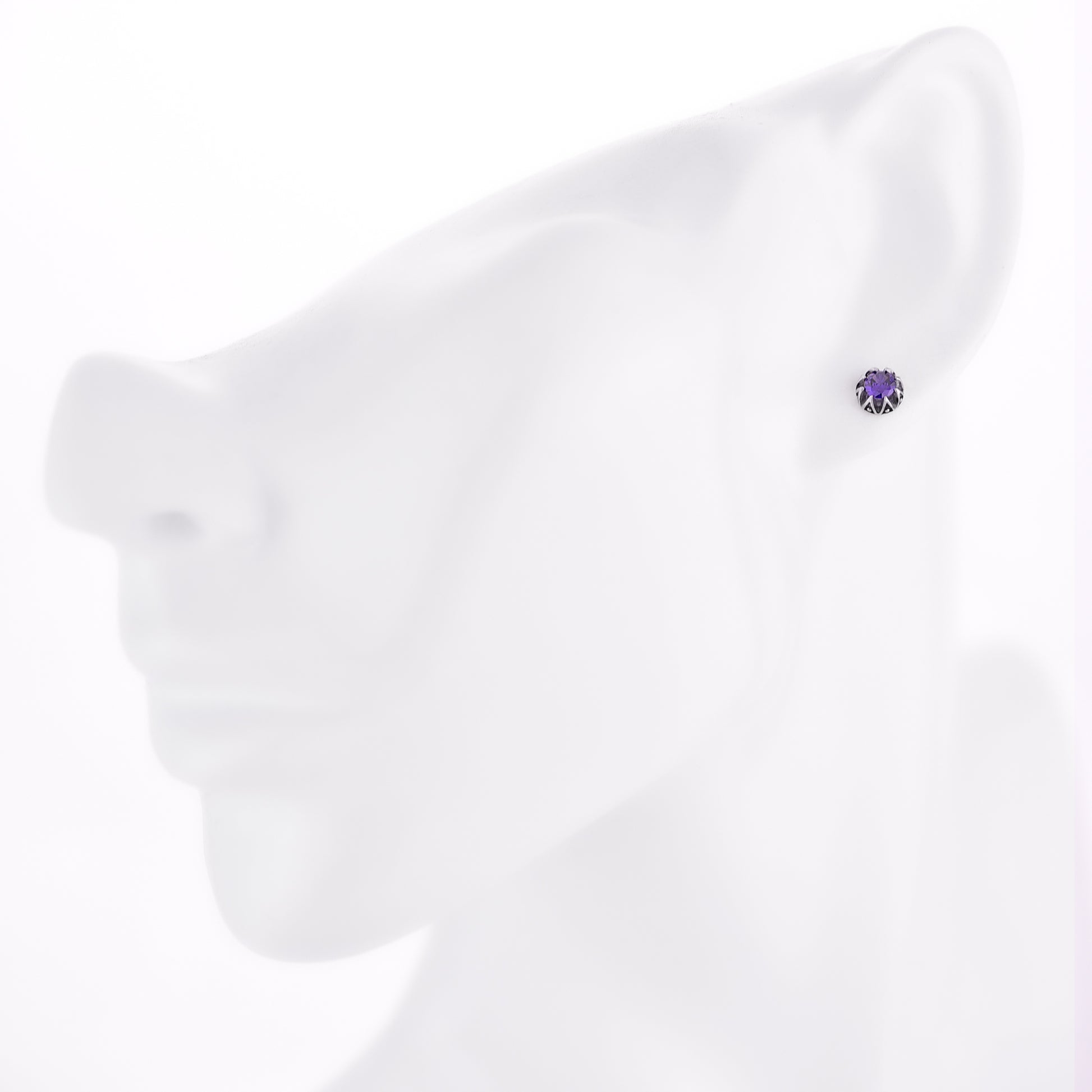 レディースクラウンピアスパープルジルコニアスタッズ両耳用サージカルステンレス金属アレルギー 316L、フィッティングイメージ