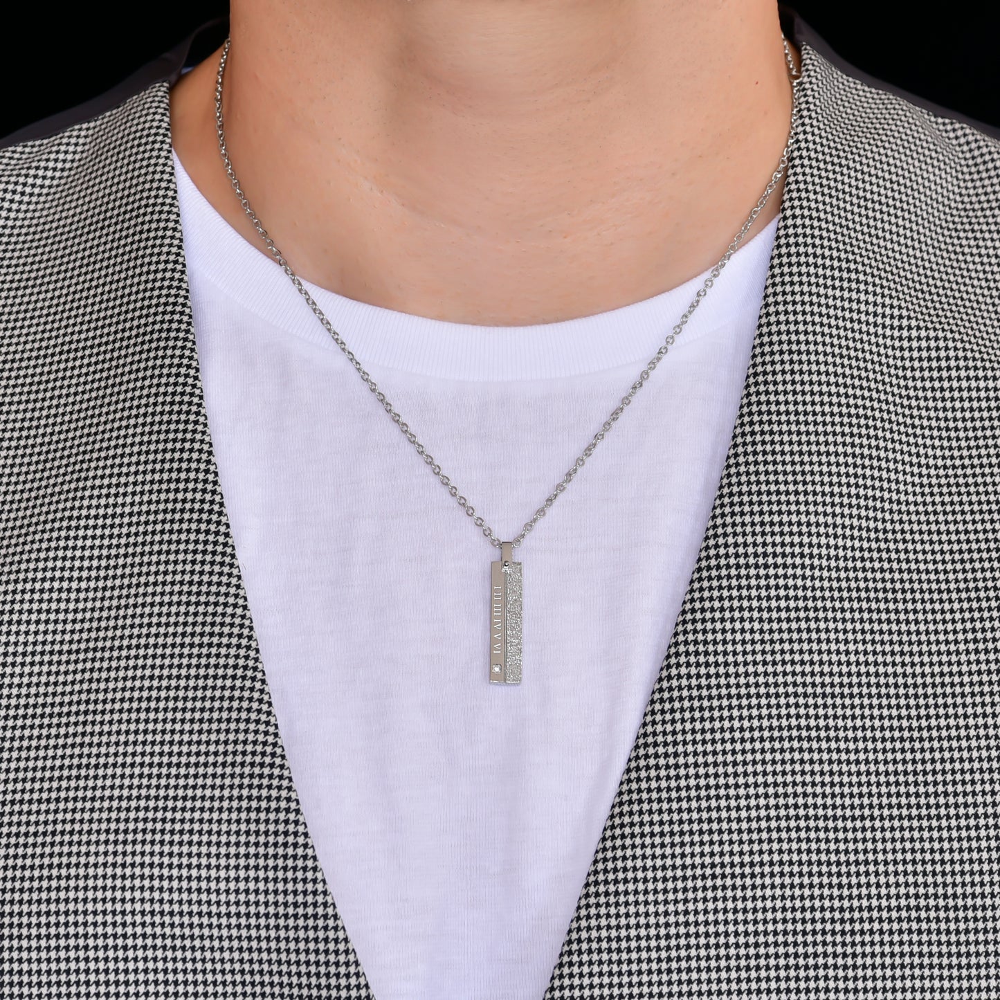 ペアネックレス カップル お揃い シルバー ネックレス 金属 アレルギー 316L サージカル ステンレス ローマ数字 プレート ペンダント トップ ジルコニア、メンズフィッティングイメージ