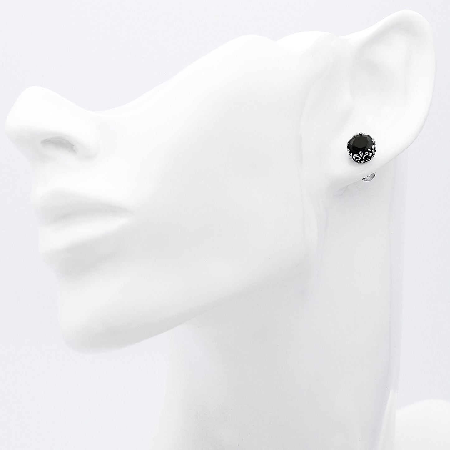 Truelements メンズ レディース 18g ピアス クラウン サージカルステンレス 316L 金属アレルギー対応 王冠 スタッド ネジ式 片耳用 ブラック ジルコニア 7mm シルバー 1個売り TEEST-0016 - 装着イメージ