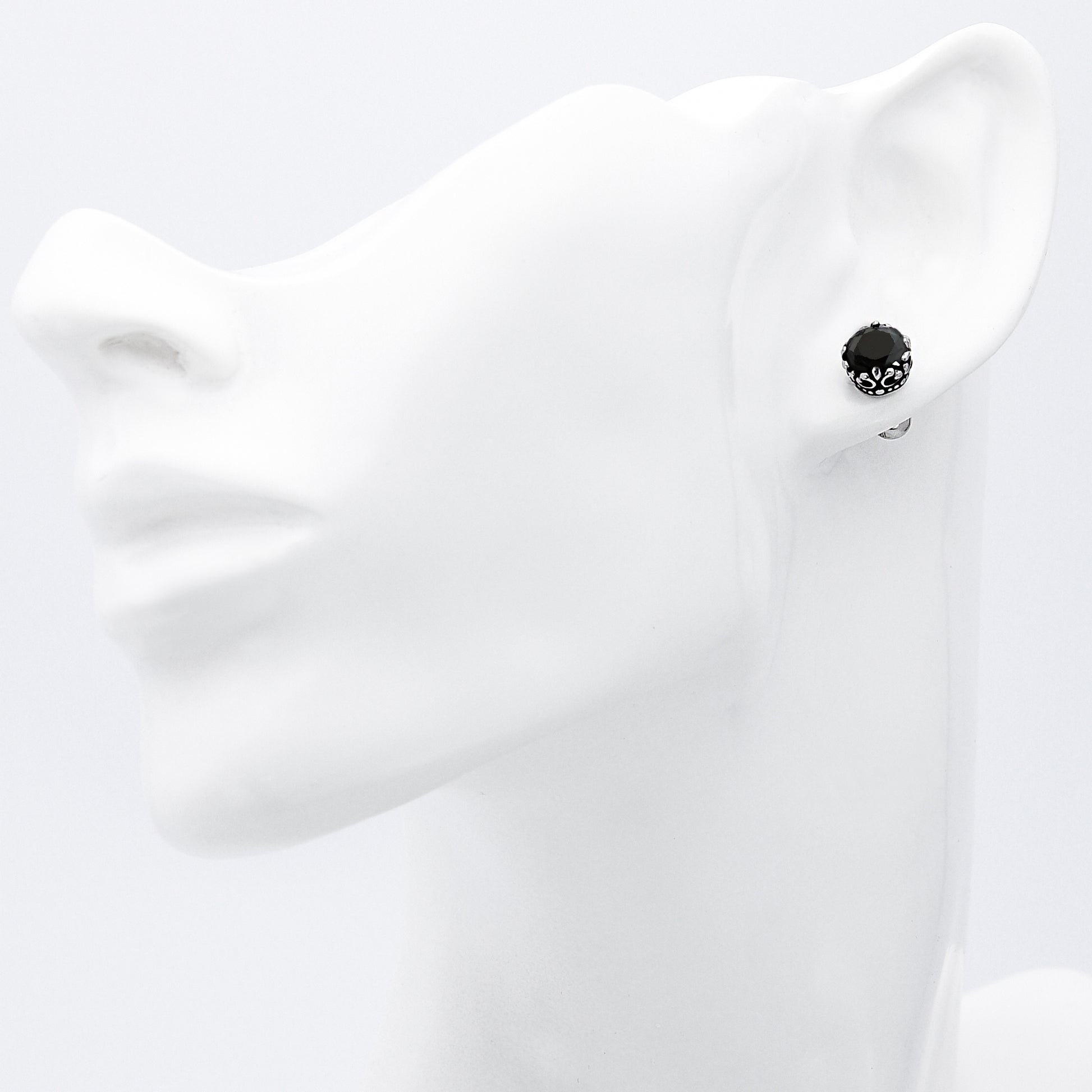 Truelements メンズ レディース 18g ピアス クラウン サージカルステンレス 316L 金属アレルギー対応 王冠 スタッド ネジ式 片耳用 ブラック ジルコニア 7mm シルバー 1個売り TEEST-0016 - 装着イメージ