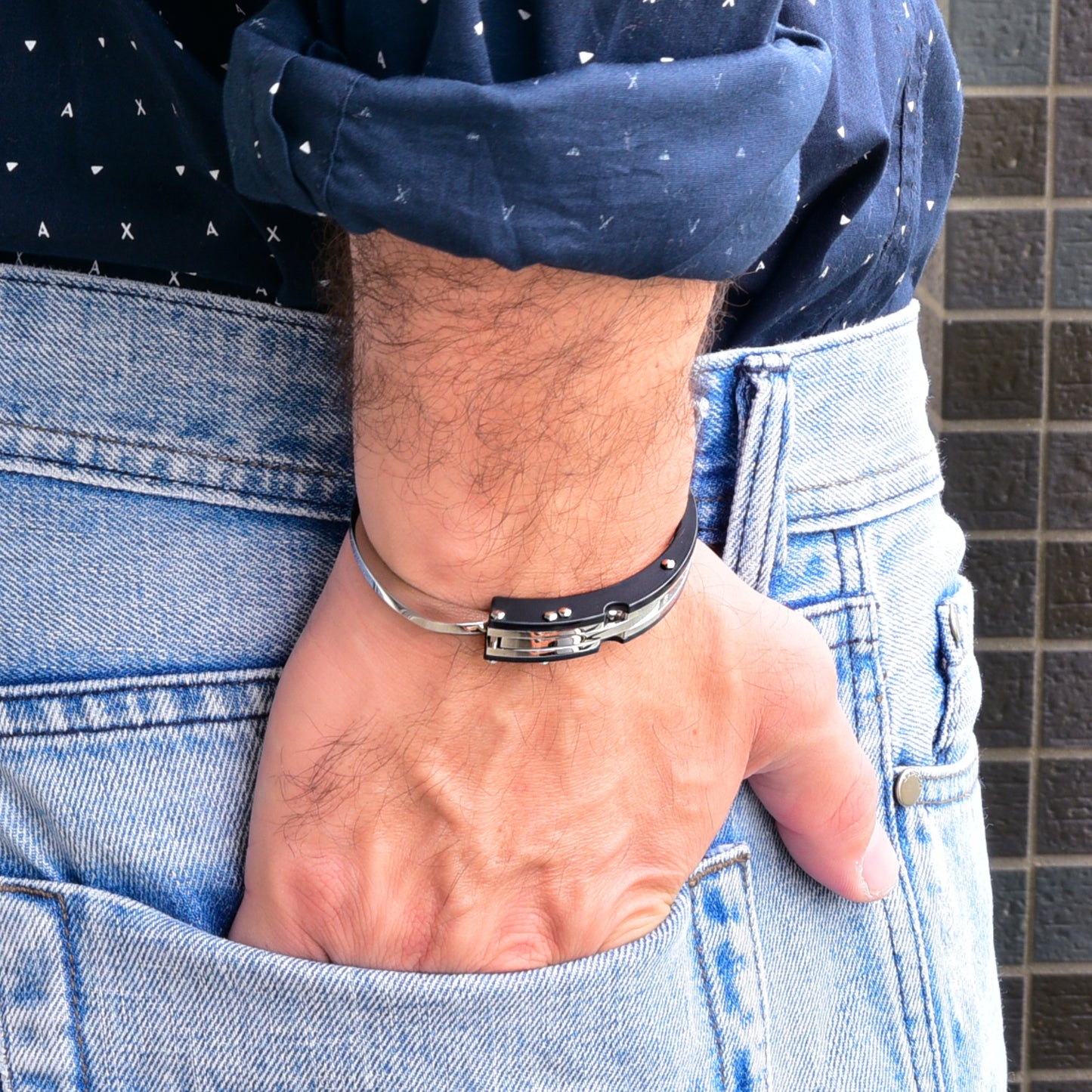 ブレスレットメンズシルバーハンドカフサージカルステンレス金属アレルギー316l手錠バングル、メンズフィッティングイメージ