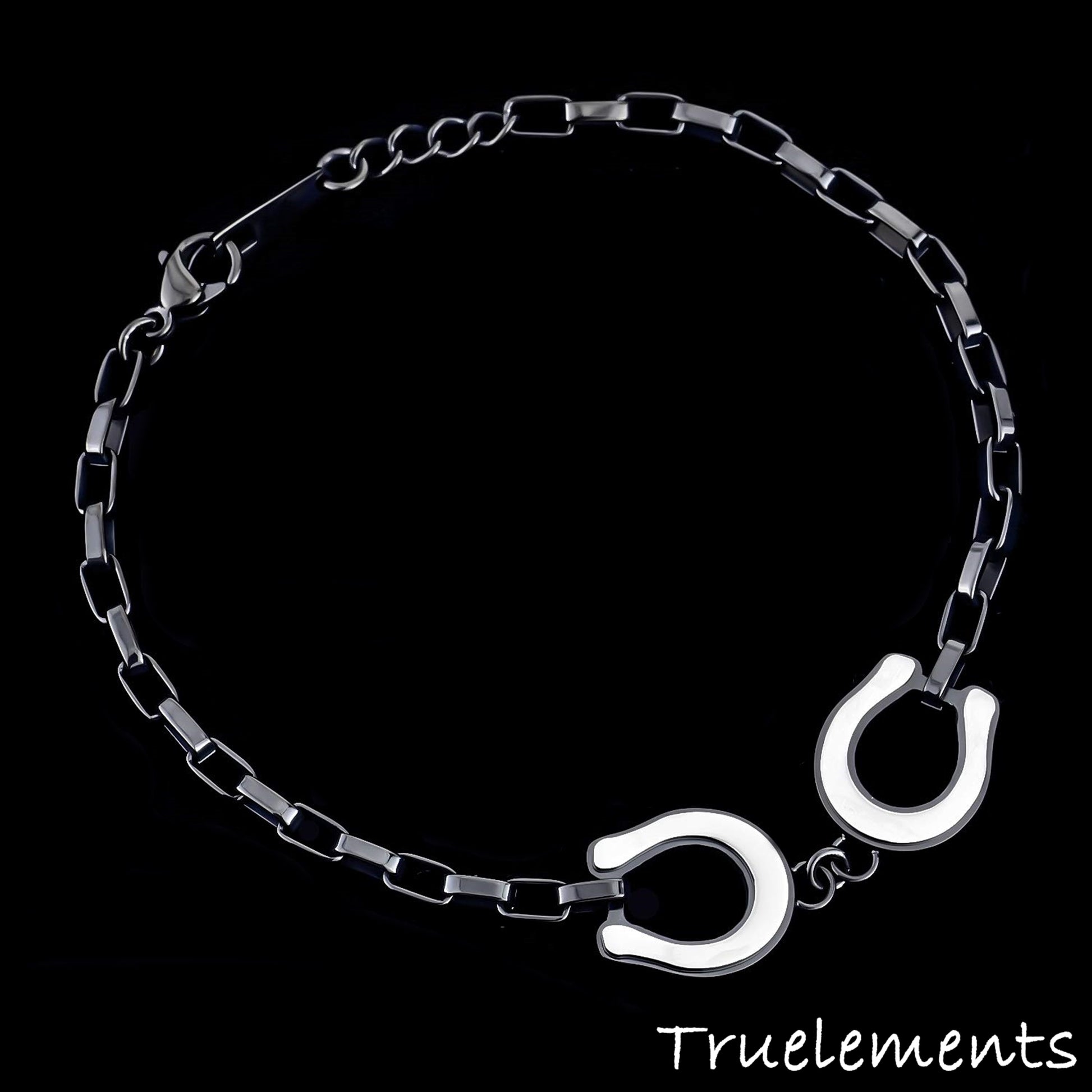 Truelements メンズ ブレスレット 馬蹄デザイン ブラック クローズアップ