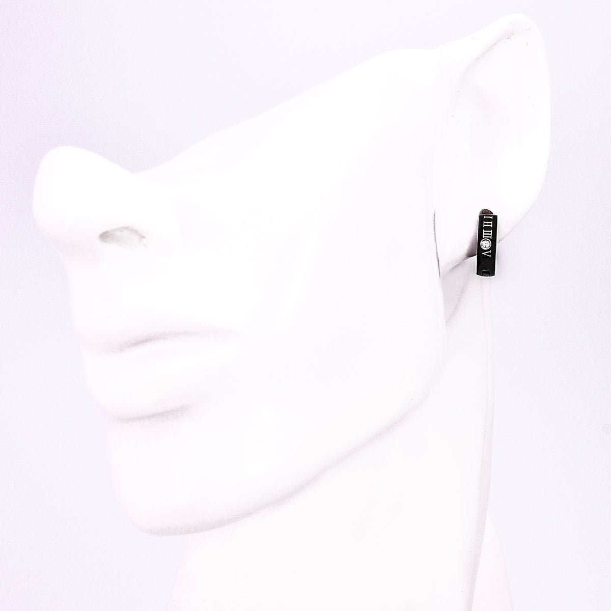 ローマ数字 フープピアス ブラック 316L ジルコニア 着用イメージ