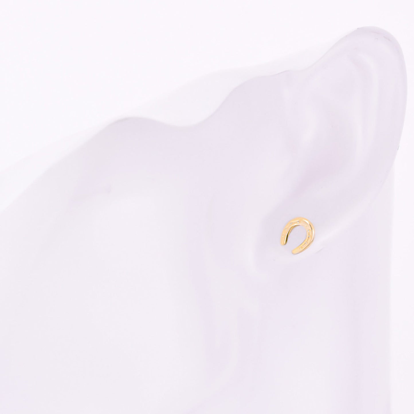 18金 メンズ ピアス ホースシュー K18 イエローゴールド スタッド 日本製 片耳用 着用イメージ