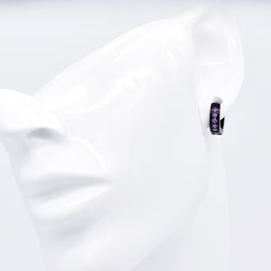 メンズ ピアス ブラック (黒) サージカル ステンレス シンプル フープ パープル (紫) ジルコニア 金属 アレルギー 316l リングピアス 片耳用、フィッティングイメージ