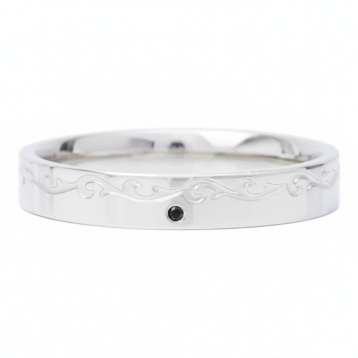Truelements Jewelry silver 316L stainless steel men's ring featuring an arabesque pattern and black cubic zirconia