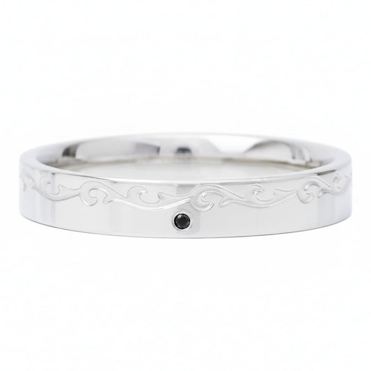 Truelements Jewelry silver 316L stainless steel men's ring featuring an arabesque pattern and black cubic zirconia