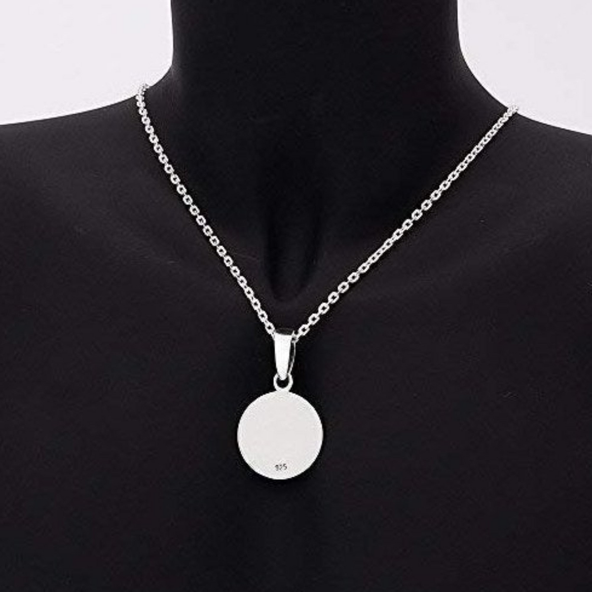 Truelements Jewelry silver 925 coin pendant with Jesus Christ engraving and black zirconia on a silver chain