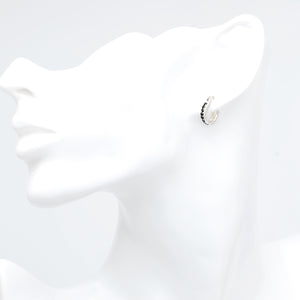 メンズピアスシルバー925 フープブラックジルコニア 片耳用、フィッティングイメージ