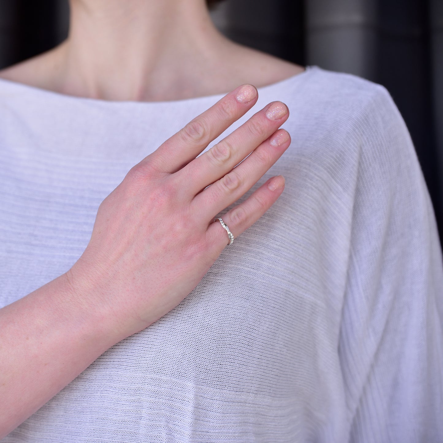 リング指輪シルバー925レディースピンキーリングジルコニア、レディースフィッティングイメージ