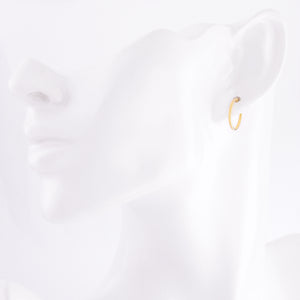 18金K18メンズフープピアス15mmイエローゴールド片耳用日本製、フィッティングイメージ