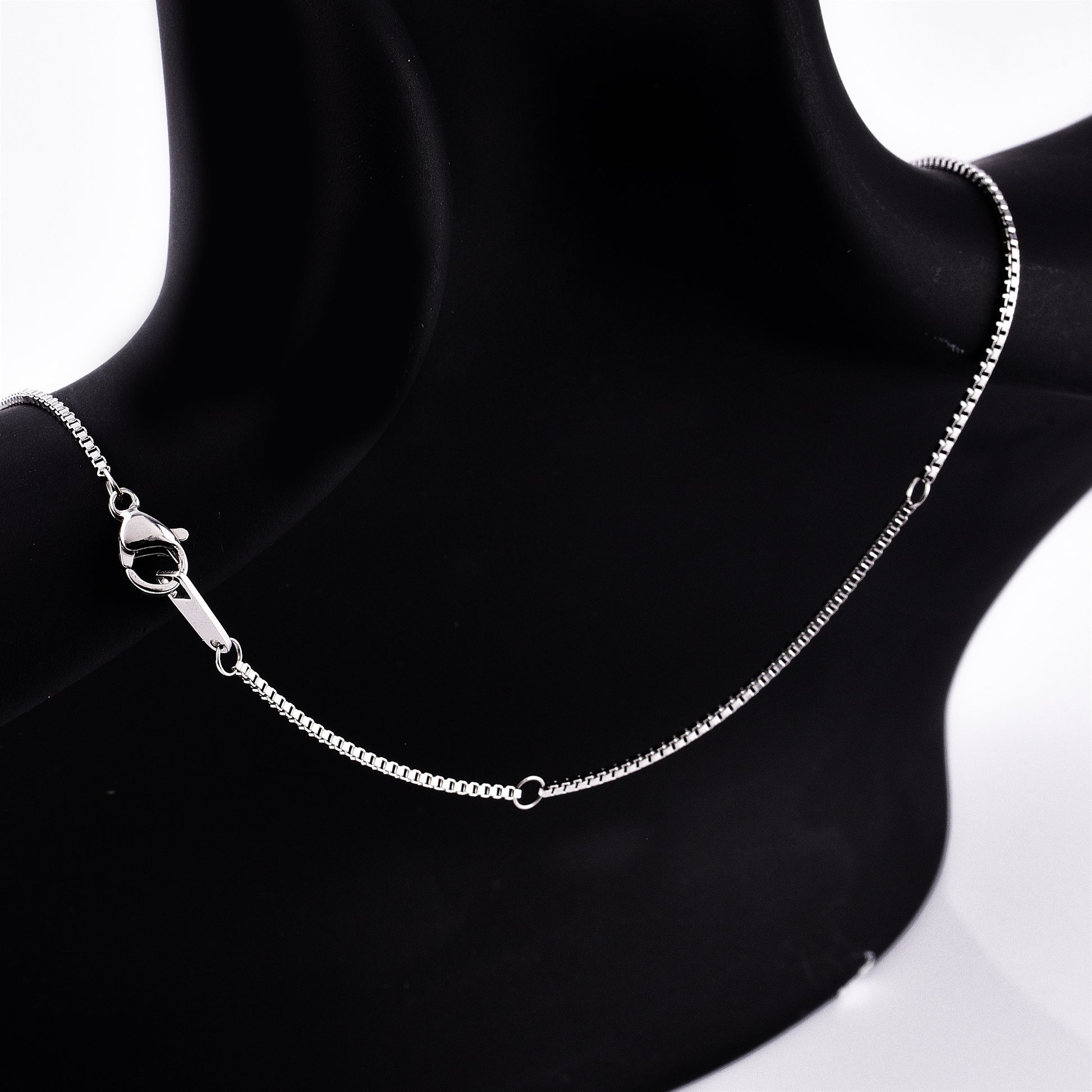 シルバーネックレスメンズホースシューサージカルステンレス金属アレルギー316L馬蹄 ペンダントトップジルコニア、フィッティングイメージ