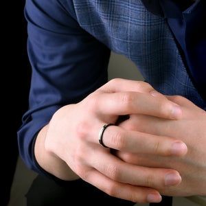 ペアリングカップルサージカルステンレス金属アレルギー316l結婚指輪、ブラックリングメンズフィッティングイメージ